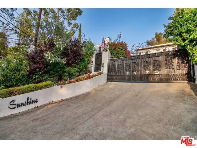 Elvis’ Hollywood Hills Hideaway gallery image 3