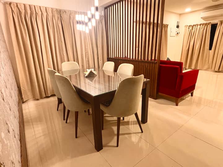 Dining area image 2