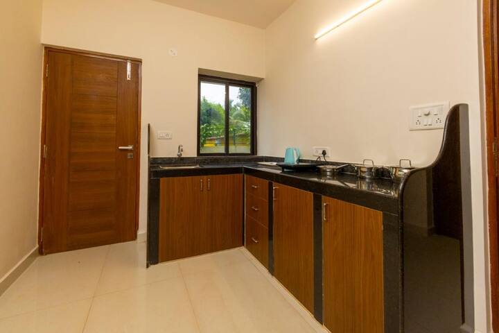 Full kitchen image 1