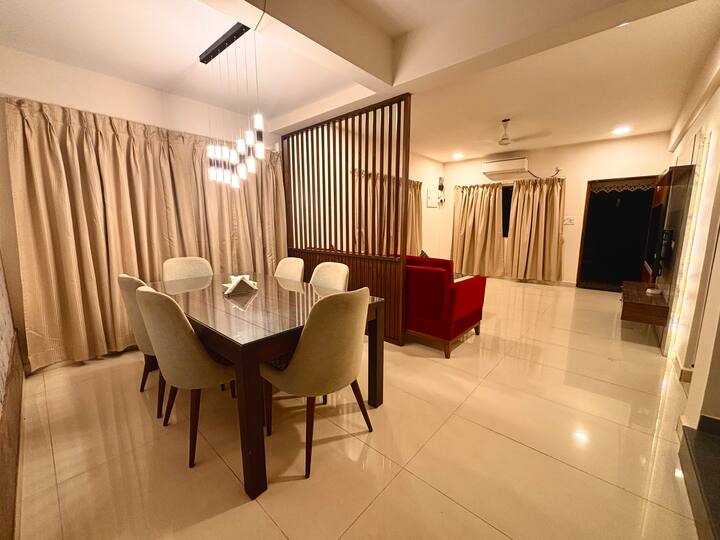 Dining area image 1
