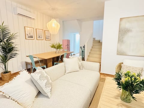 Top Airbnb: Amazing New House with terrace by the sea in Huelin