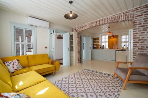 Top performing Airbnb: AyvalıkNurHanımevleri @ Nur Hanım House in Balıkesir