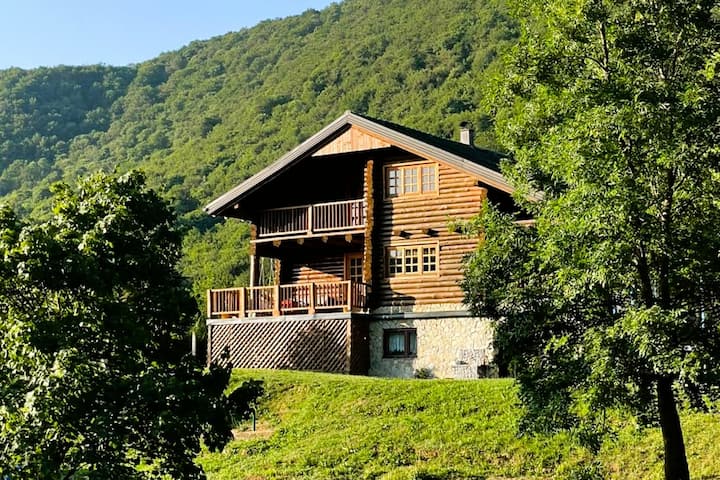 4000m2 Private Riverside Estate