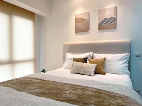 Spacious and comfortable 1BR Mtown Signature | opposite SMS