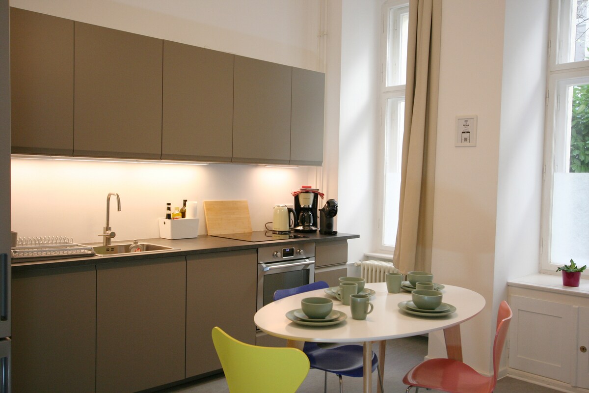 Top performing Airbnb: Apartment on the Federal Square in Wilmersdorf