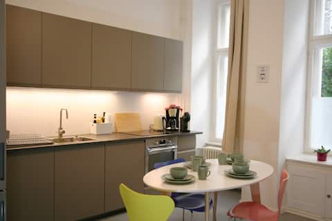 Top performing Airbnb: Apartment on the Federal Square in Wilmersdorf
