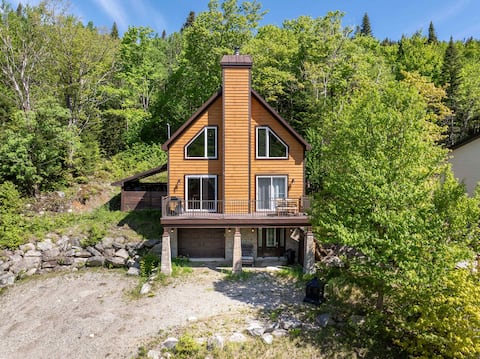 Spa, Pool table, Mountain | Chalet Avalanche