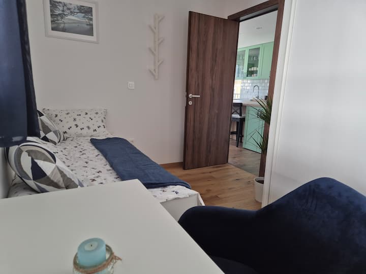 Mala soba za jednu ili dvije osobe s privatnim kutkom.