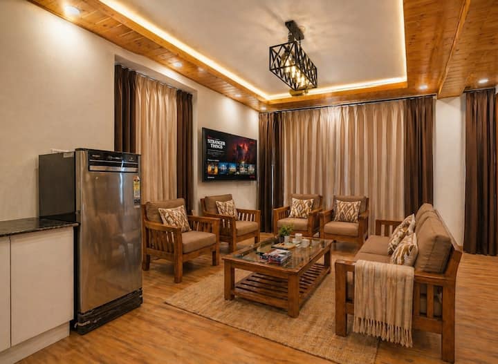 4bhk Mall Road Villa / Pvtterrace, Balcony,parking - Mussoorie