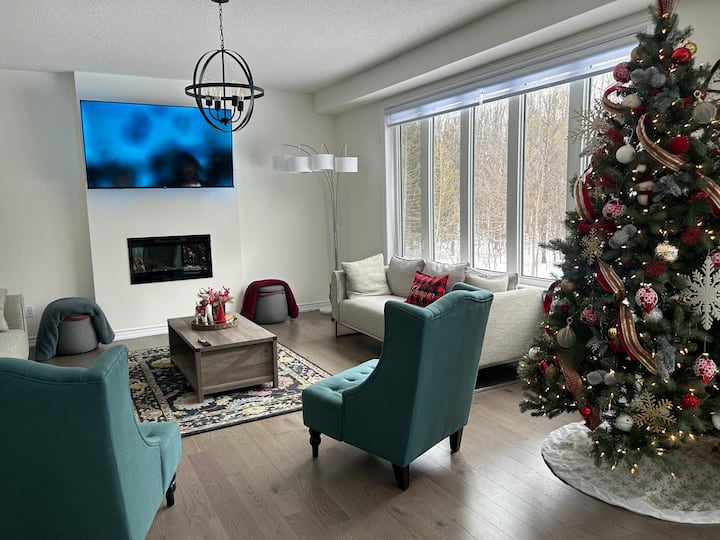 Home In Wasaga Beach - 沃薩加比奇