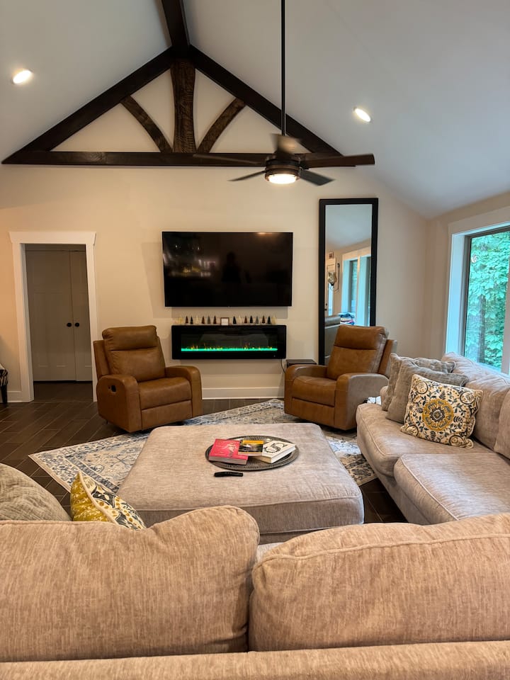 Sunshine’s Hideaway - Smithville, TN