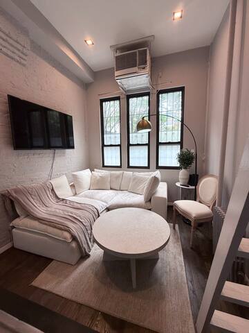 Lovely duplex heart of Soho with charming alcove gallery image 3