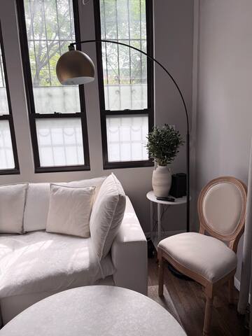 Lovely duplex heart of Soho with charming alcove gallery image 4