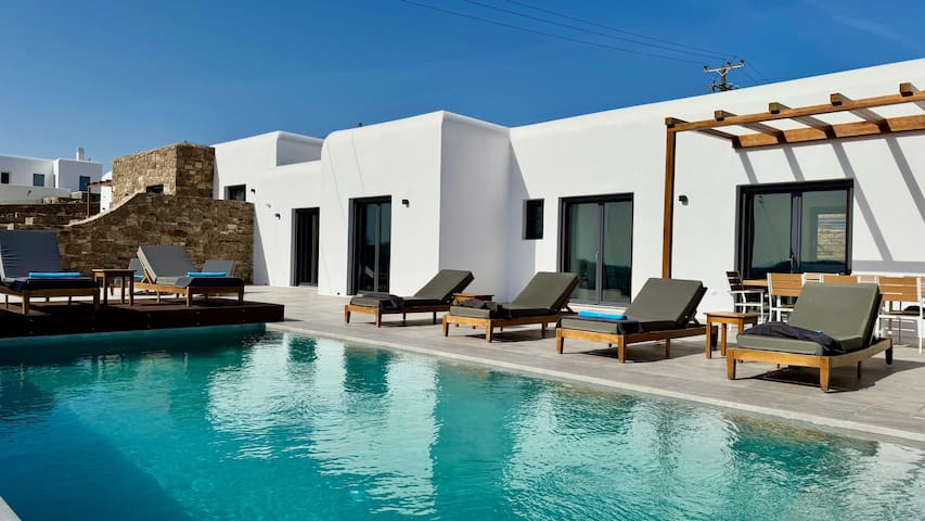 Luxuriöse Villa mit Meerblick und privatem Pool