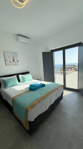 Luxuriöse Villa mit Meerblick und privatem Pool gallery image 3