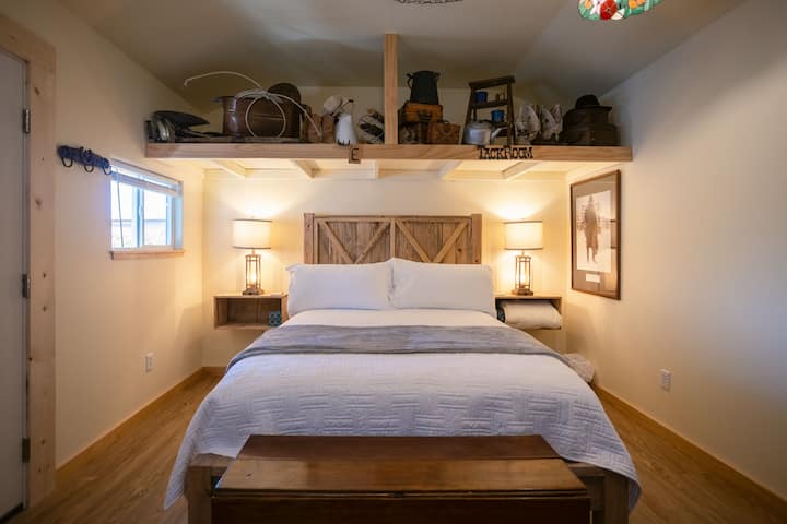 Alta Vista Retreat | Home Plus Cottage | Sleeps 6