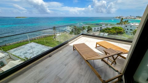 Penthouse A/C Jacuzzi Priv. near beach/airport