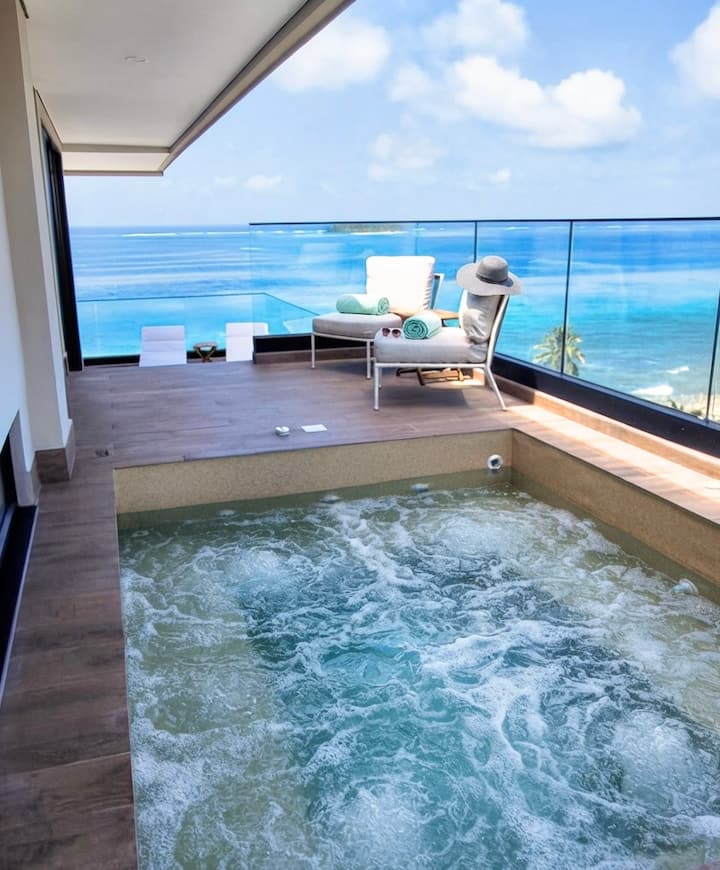 Penthouse with Private Jacuzzi | WiFi | Ocean View