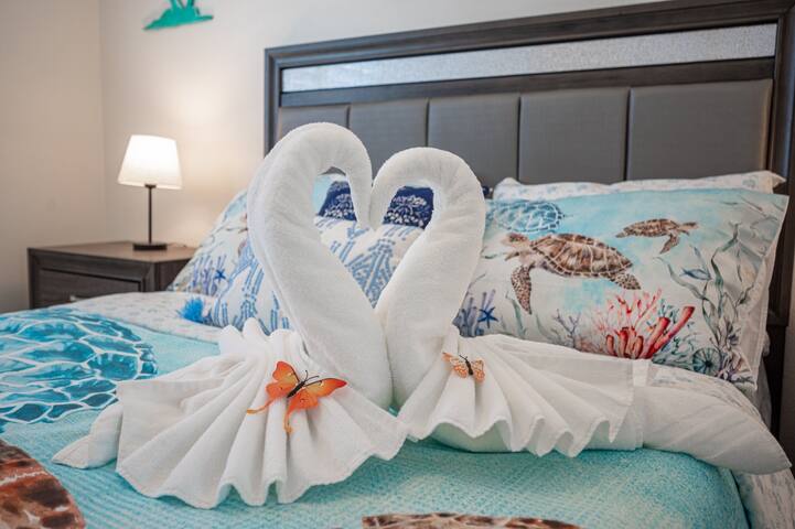 #52 CozyModern 5-BR House Near Strip gallery image 5