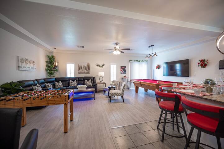 #52 CozyModern 5-BR House Near Strip gallery image 3