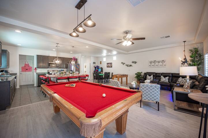 #52 CozyModern 5-BR House Near Strip gallery image 2