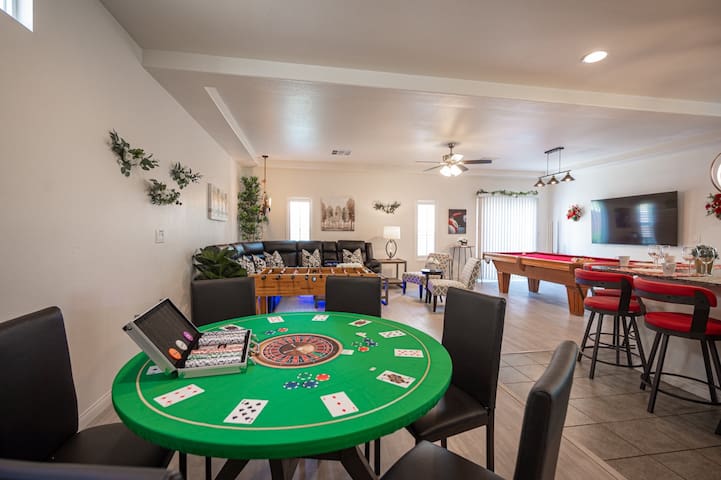 #52 CozyModern 5-BR House Near Strip