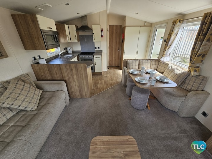Cozy Caravan, Home From Home With Private Patio. - Lancashire