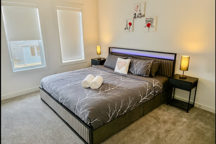 Tercer dormitorio tamaño king con armario.