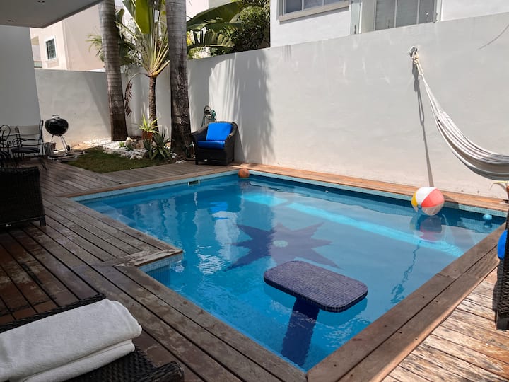 Stunning Safe & Huge Villa In Luxury Residential - Cancún