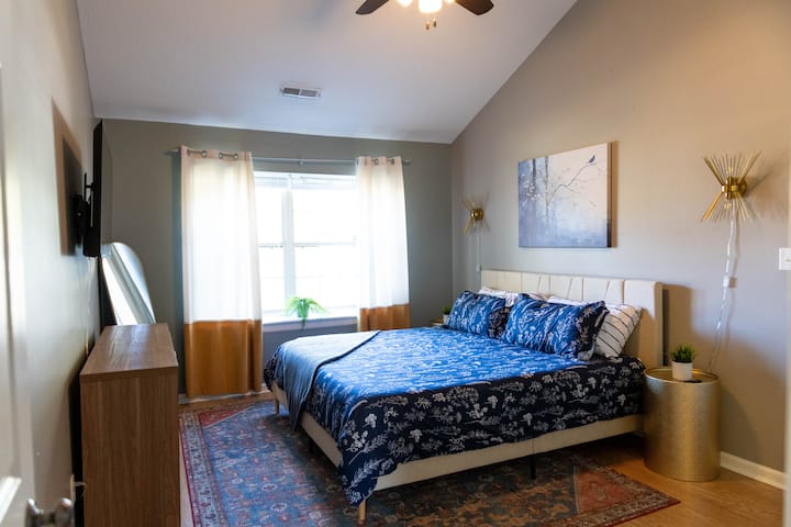 Suite principal con cama tamaño king con colchón muy cómodo 