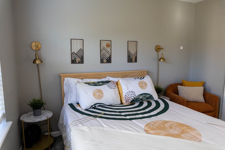 Cama tamaño queen
*¡Próximamente en televisión!
