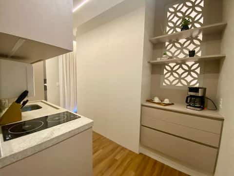 Top performing Airbnb: Th1 - The most beautiful view of the city and kitchen in Santos