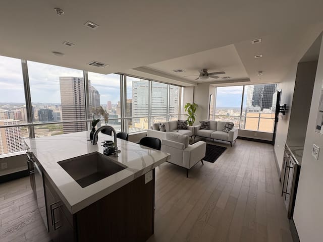 Downtown Dallas sky/highrise