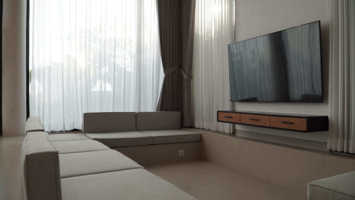 Home in Kediri · 3 bedrooms · 3 beds · 4 private baths, comparable Airbnb