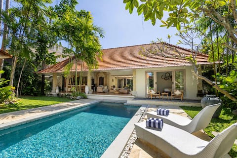 Delicate 2BR Villa with Lush Garden in Sanur