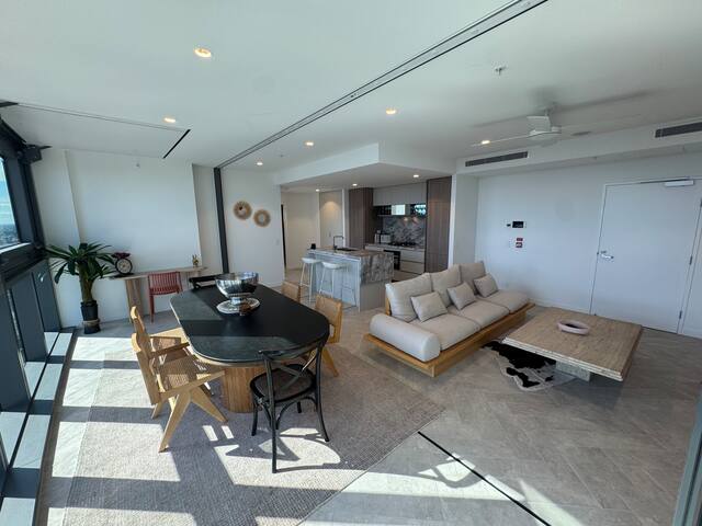 Dreamy Queens Wharf luxury pad w car park gallery image 2