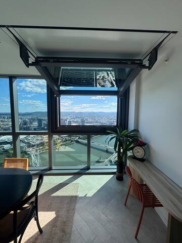 Dreamy Queens Wharf luxury pad w car park gallery image 4