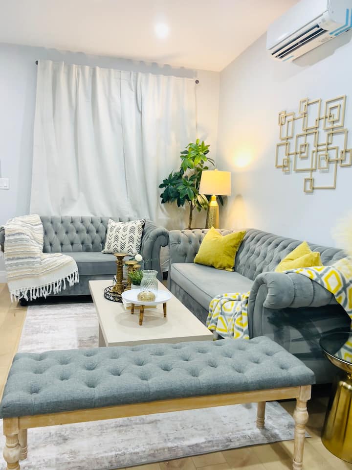 Ceiling King Luxurious High Ceiling, King Bed, indoor parking - Houses for Rent in ...