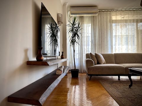 Central, bright & spacious Flat