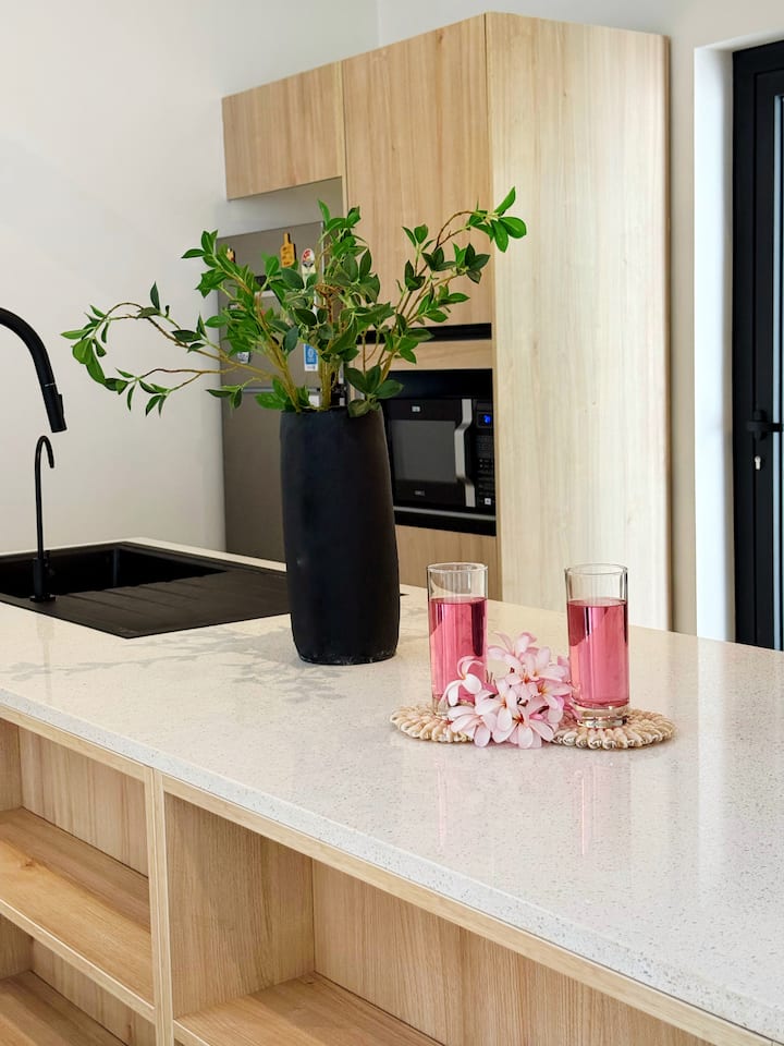 Full kitchen image 2