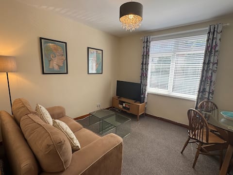 First-Floor Portsmouth Flat | Cozy & Pet Friendly