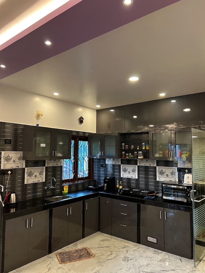 Full kitchen image 2