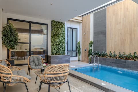 4BR Luxury Apartment / Private Pool [A3]