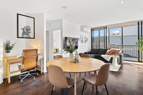 Sunny Richmond Escape: 2BR + Large Balcony