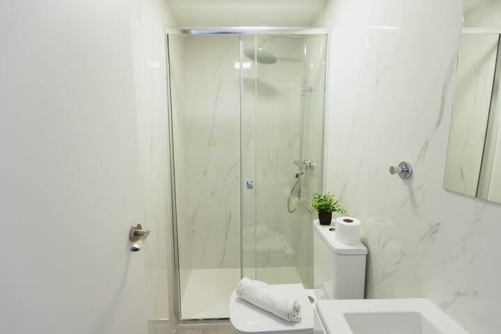 Amplio 142 m² con vistas hotel RIU + 5 hab 2 baños gallery image 5