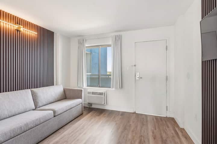 Oceanfront King Suite - Myrtle Beach