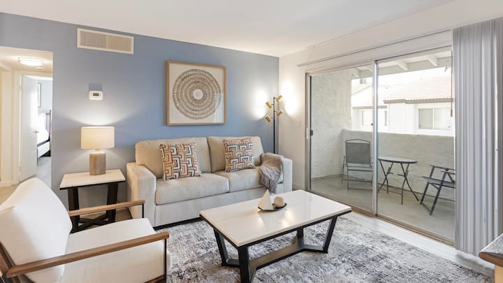 Landing | Spectacular 2bd, Courtyard - Las Vegas, NV