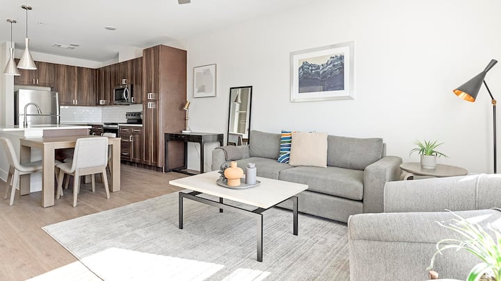 Landing | Spectacular 1bd, Pool, Gym - Seguin