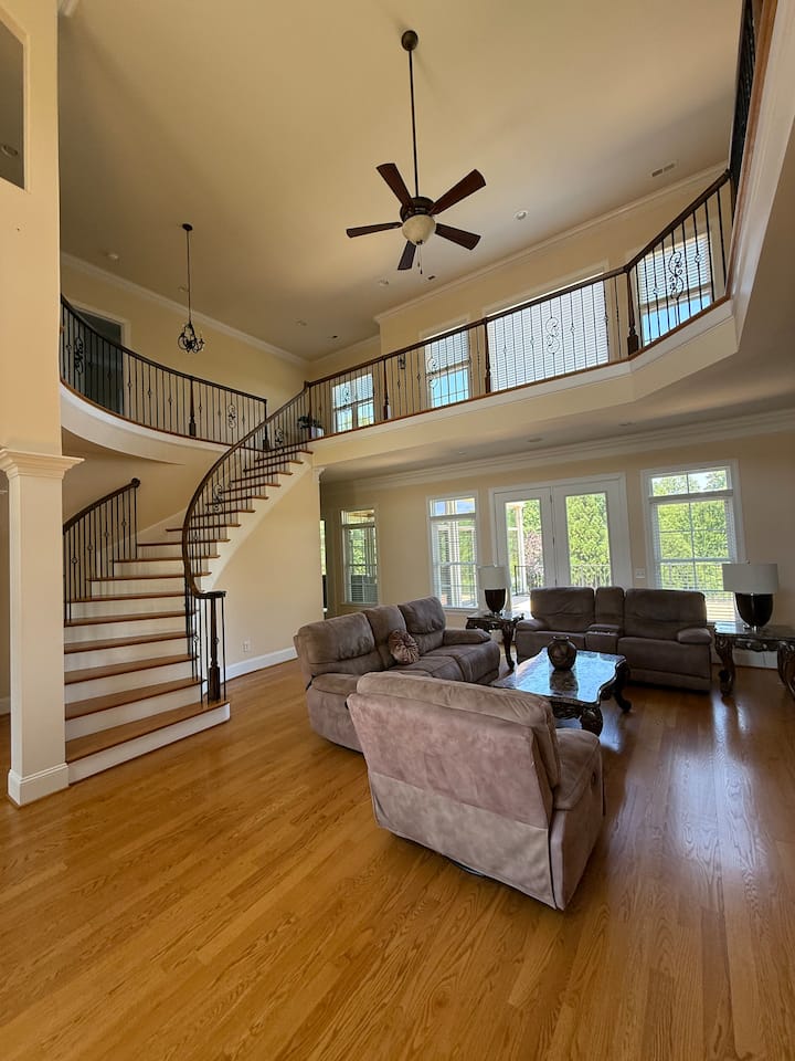 Luxury Lochshire - Burlington