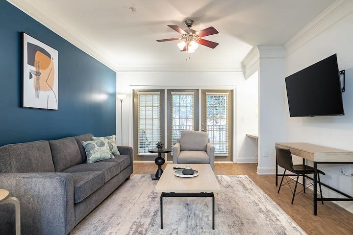 Landing | Modern 2bd, Pool, Tennis Court - Atlanta